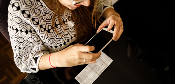 Lady using a smartphone to make a mobile deposit